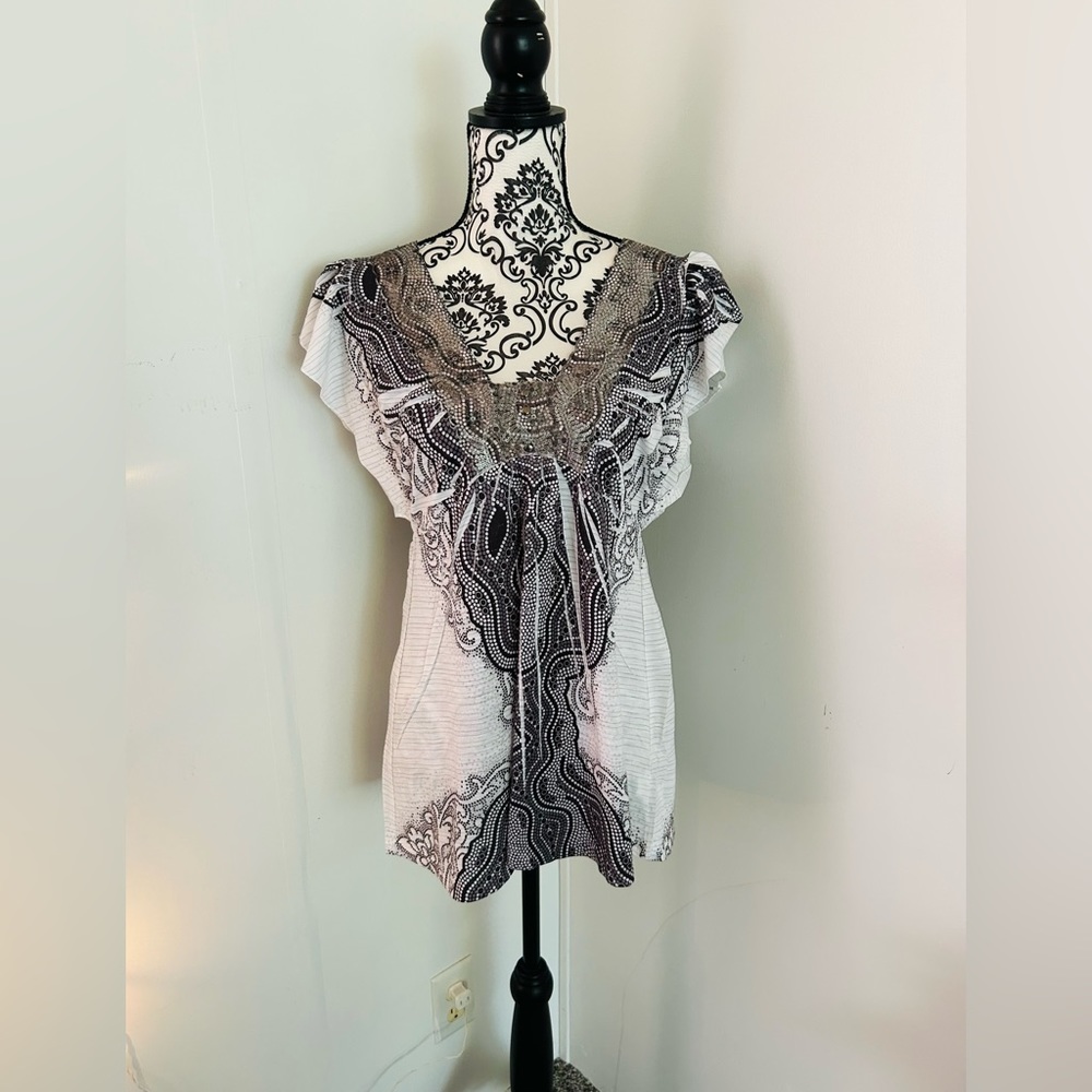One World Women’s White Black Dotted Metallic Short Cap Sleeve V-Neck Top